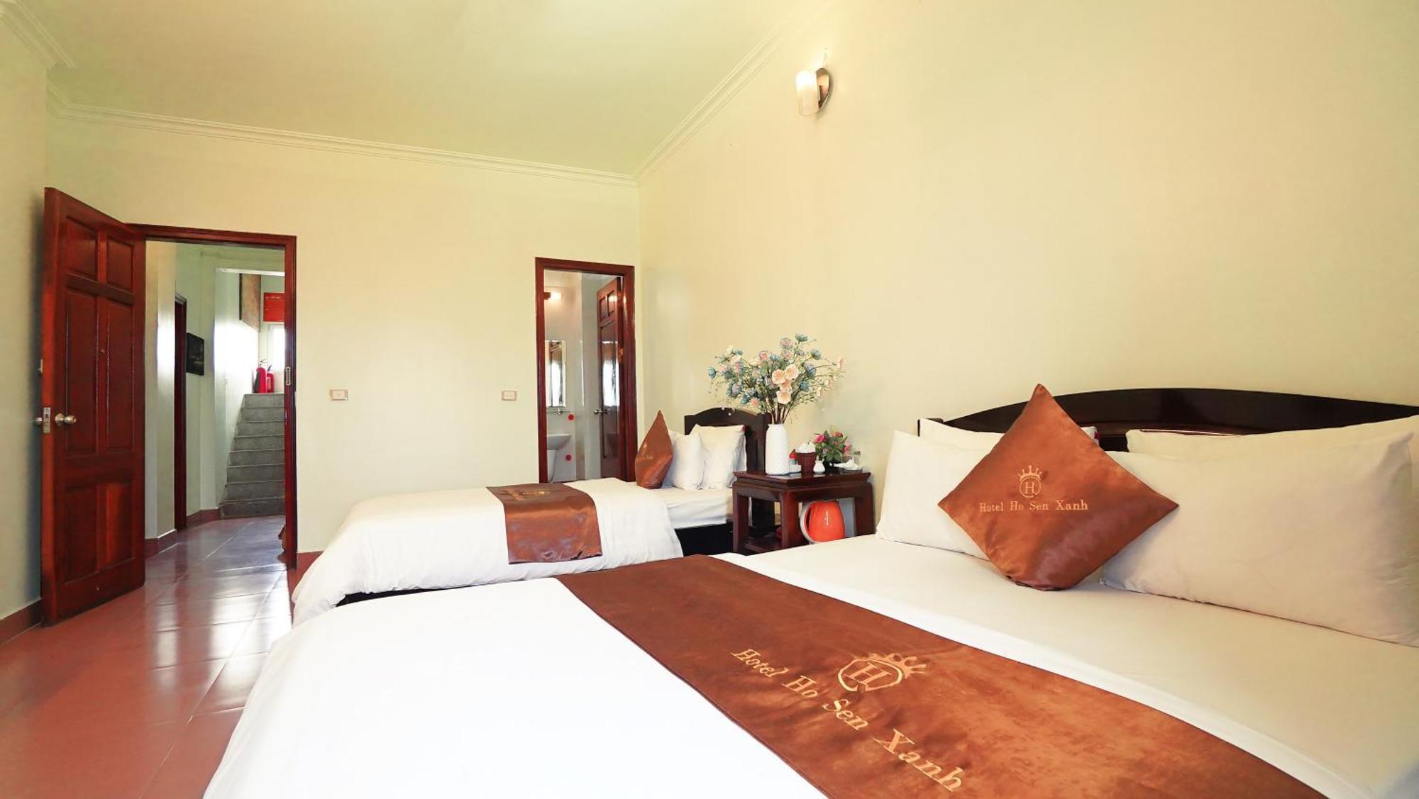 Ho Sen Xanh Hotel Hanoi Exteriör bild